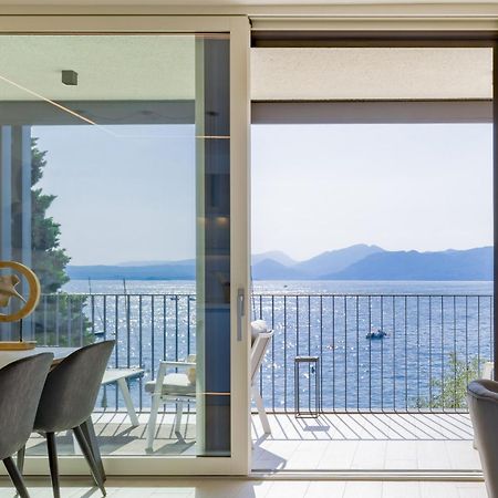Salvatorehomes - Luxurious Dreamview Waterfront Apartment In Torri Del Benaco With Pool - Casa Azura - A 5 Star Luxury Collection At Lake Garda Dış mekan fotoğraf