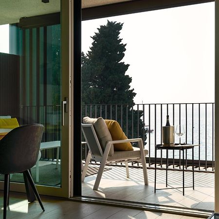 Salvatorehomes - Luxurious Dreamview Waterfront Apartment In Torri Del Benaco With Pool - Casa Azura - A 5 Star Luxury Collection At Lake Garda Dış mekan fotoğraf
