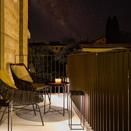 Salvatorehomes - Luxurious Dreamview Waterfront Apartment In Torri Del Benaco With Pool - Casa Azura - A 5 Star Luxury Collection At Lake Garda Dış mekan fotoğraf