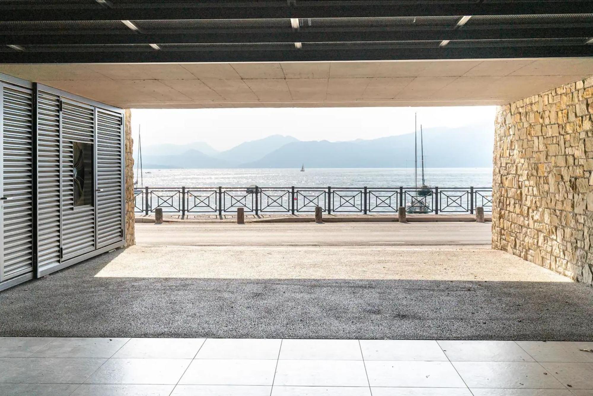 Salvatorehomes - Luxurious Dreamview Waterfront Apartment In Torri Del Benaco With Pool - Casa Azura - A 5 Star Luxury Collection At Lake Garda Dış mekan fotoğraf