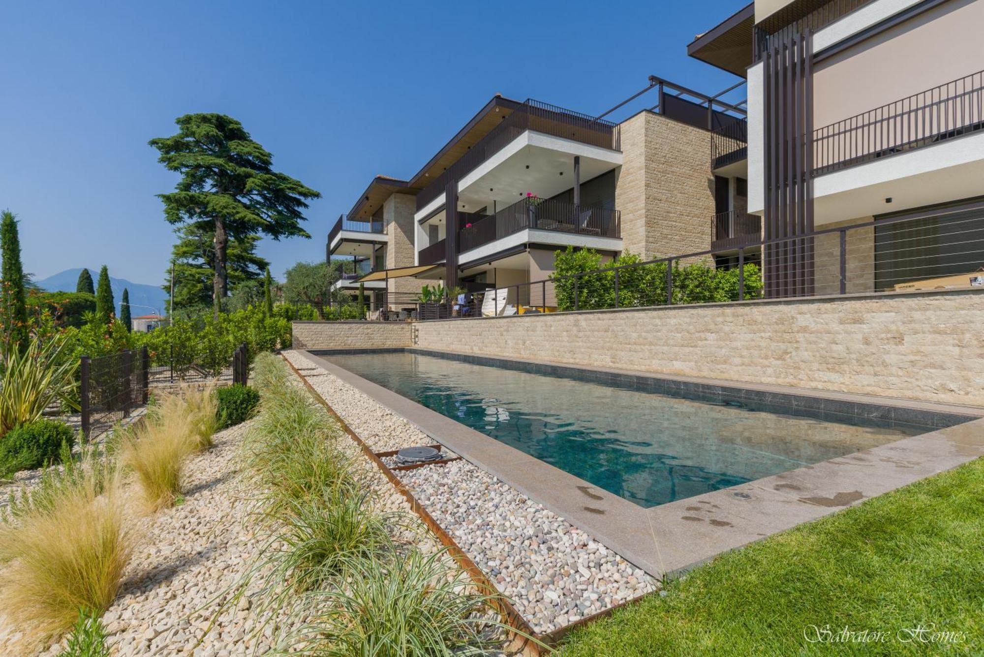 Salvatorehomes - Luxurious Dreamview Waterfront Apartment In Torri Del Benaco With Pool - Casa Azura - A 5 Star Luxury Collection At Lake Garda Dış mekan fotoğraf