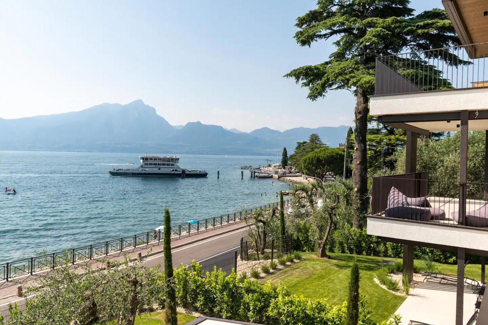 Salvatorehomes - Luxurious Dreamview Waterfront Apartment In Torri Del Benaco With Pool - Casa Azura - A 5 Star Luxury Collection At Lake Garda Dış mekan fotoğraf