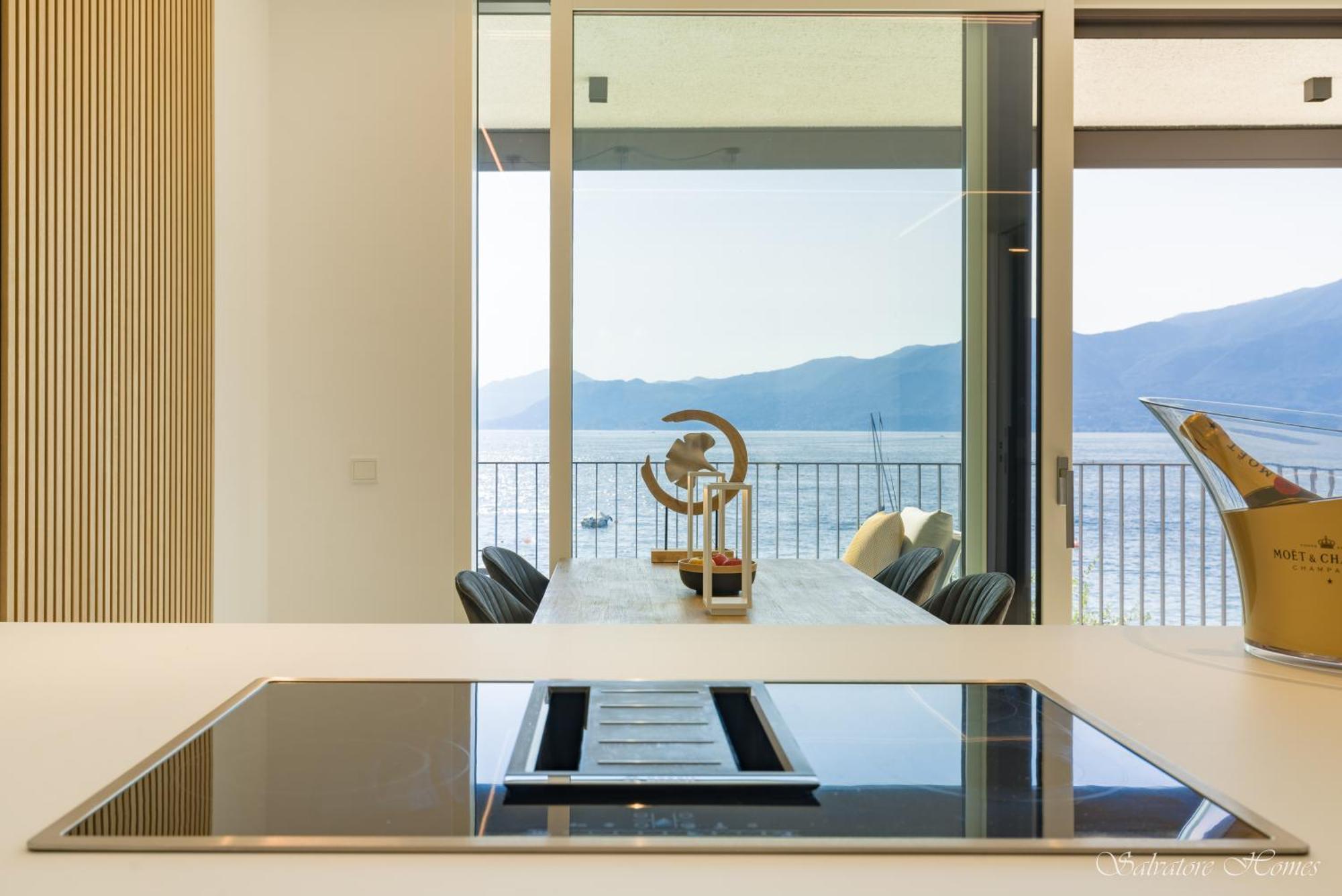 Salvatorehomes - Luxurious Dreamview Waterfront Apartment In Torri Del Benaco With Pool - Casa Azura - A 5 Star Luxury Collection At Lake Garda Dış mekan fotoğraf