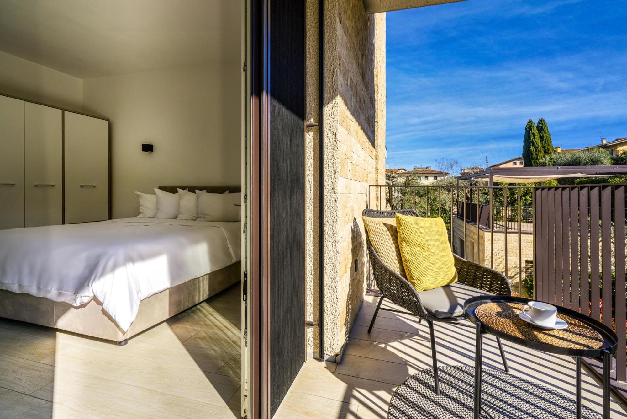 Salvatorehomes - Luxurious Dreamview Waterfront Apartment In Torri Del Benaco With Pool - Casa Azura - A 5 Star Luxury Collection At Lake Garda Dış mekan fotoğraf
