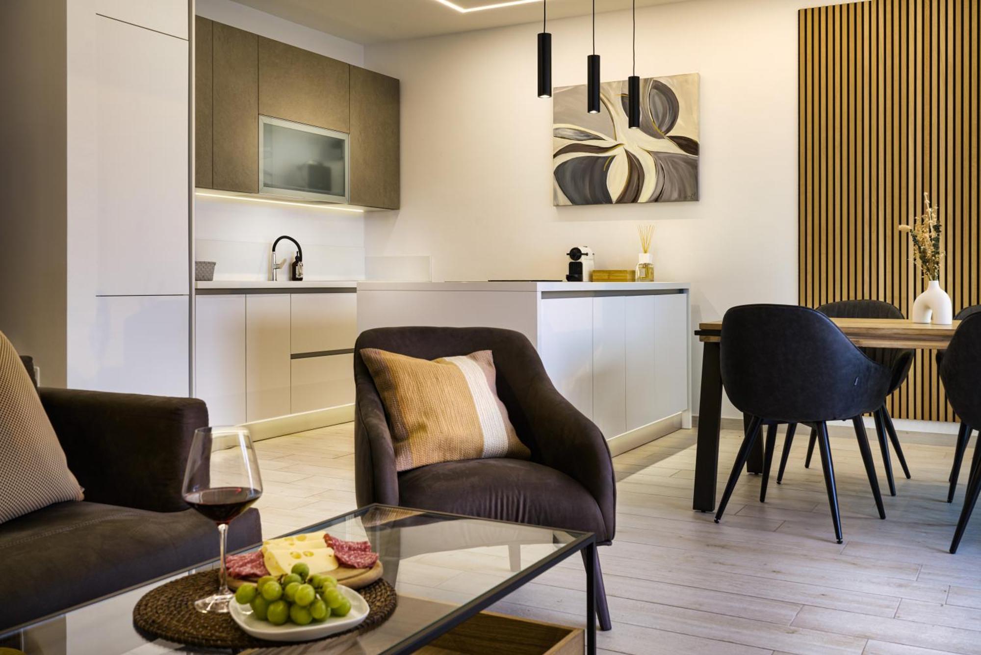 Salvatorehomes - Luxurious Dreamview Waterfront Apartment In Torri Del Benaco With Pool - Casa Azura - A 5 Star Luxury Collection At Lake Garda Dış mekan fotoğraf