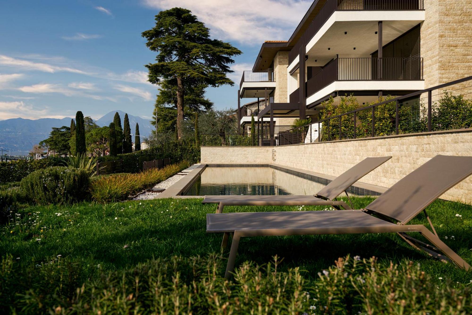 Salvatorehomes - Luxurious Dreamview Waterfront Apartment In Torri Del Benaco With Pool - Casa Azura - A 5 Star Luxury Collection At Lake Garda Dış mekan fotoğraf